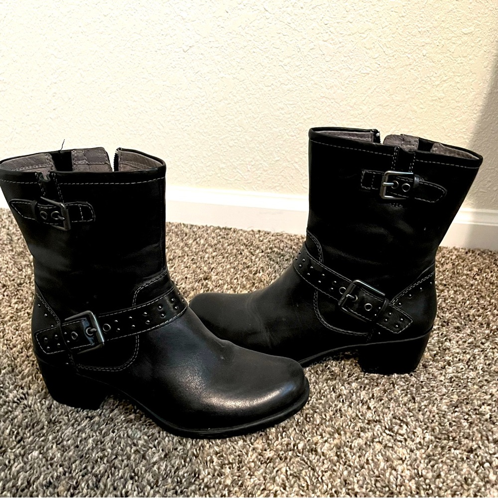 Black leather boots only worn twice